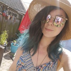 Meet your Posher, Laura